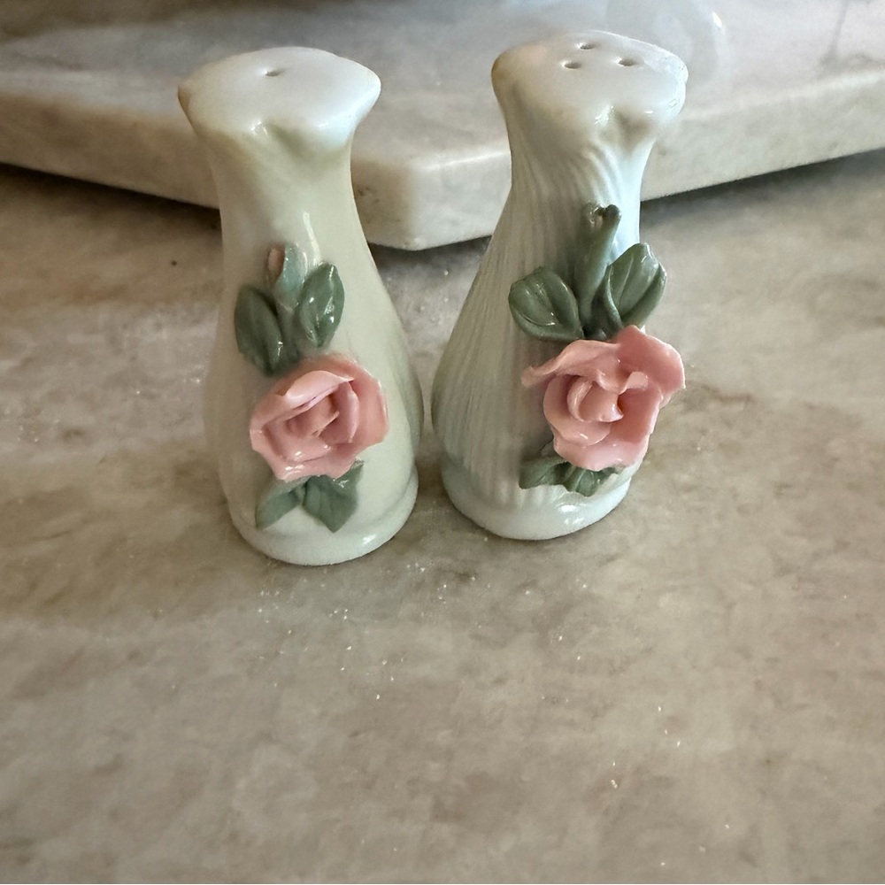 Vintage Rose salt and pepper shakers